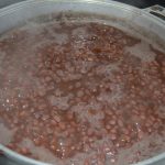 ボナペティ　久留米　フードドライブ　小豆を煮ています